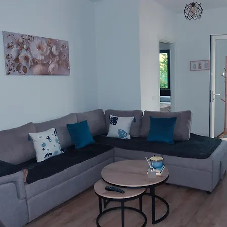 Cozy With Free Parking