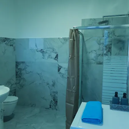 Cozy With Free Parking Appartement Tirana