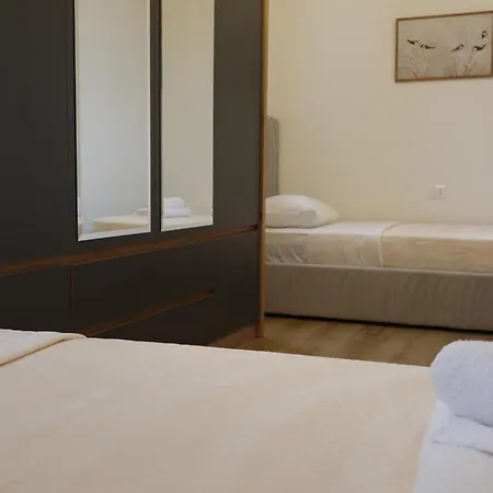 Cozy With Free Parking Appartement Tirana